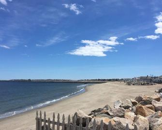 Newly Furnished One Bedroom Just Steps to Ferry Beach - Saco - Beach