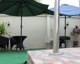 Downtown Royal Hotel Gra - Lagos - Patio
