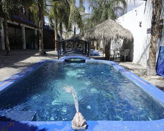 Hotel & Bungalows Las Palmas - Acatlán de Juárez - Alberca