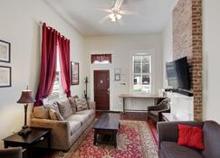 Historic Home|Heart of Mid-City| French Quarter - New Orleans - Living room
