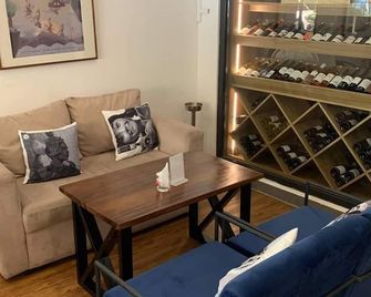 Suite Home Boutique Hotel - Phnom Penh - Living room