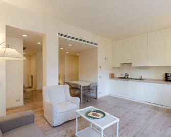 Joivy Bright 3-Bedroom Apartment In Santa Margherita - Santa Margherita Ligure - Living room