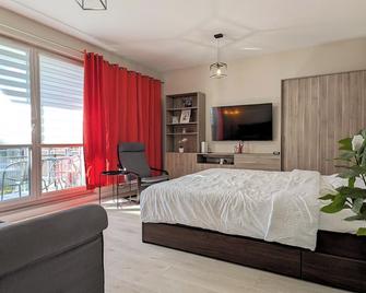 Ursus Pleasant Apartment by BookingHost - Warsaw - Bedroom