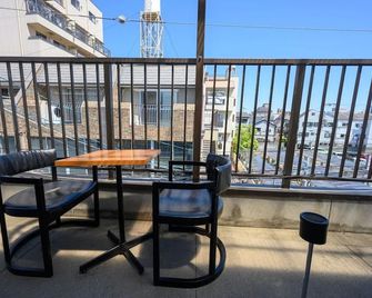 G'Day Hostel - Osaka - Balcon