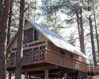 Scenic and Secluded Deer Trail cabin-2 bedroom, 1 Bath Home - Bayfield - Edificio