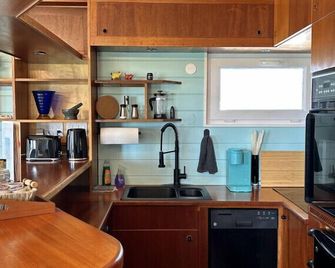 Lakeside Luxury Cottage & Hot Tub - West Bay - Cocina