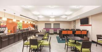 La Quinta Inn & Suites by Wyndham Houston Bush Intl Airpt E - Humble