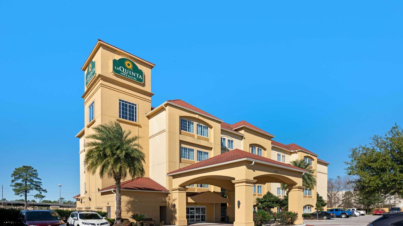 La Quinta Inn & Suites by Wyndham Houston Bush Intl Airpt E