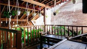 Good Karma Yogyakarta - Hostel - Yogyakarta - Balcony