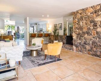 Mid-Century Modern Desert Escape - Palm Springs - Lobby