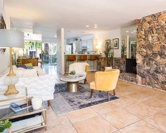 Mid-Century Modern Desert Escape - Palm Springs - Lobby
