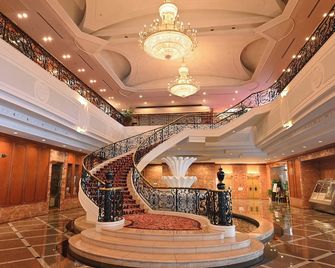 Hotel Springs Makuhari - צ'יבה - לובי