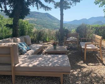 Provençal Mazet in the heart of the vineyards & hills- Exceptional view- Nyons-10P - Saint-Ferréol-Trente-Pas - Patio