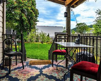 Historical John Rast House Circa 1875 - Roseburg - Patio