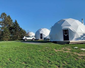 Oceanside Glamping Dome near Lunenburg - Rose Bay - Building