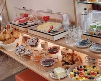 Hotel Am Kupferhammer - Tubinga - Buffet