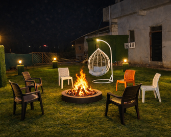 A2 Resort/Restaurant - Gwalior - Patio