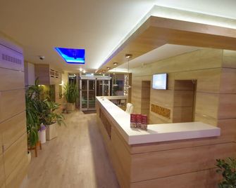 Hotel Vadászkürt Superior - Albareale - Reception