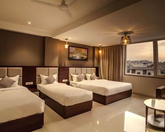 The Mangal View Residency - A Luxury Boutique Business Hotel - Udaipur - Schlafzimmer