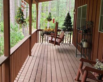 Lake Country Home In The Pines Is A Relaxing Vacation Getaway - Park Rapids - Balcony