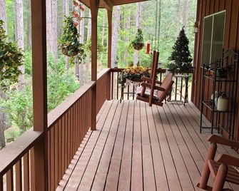 Lake Country Home In The Pines Is A Relaxing Vacation Getaway - Park Rapids - Balcony