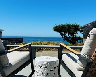 Ocean and Sunset Views - Cliff Side Cottage - Bodega Bay - Balcony