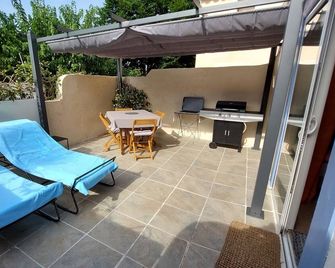 Le Tranquillou De Baraveou - La Cadière-d'Azur - Patio