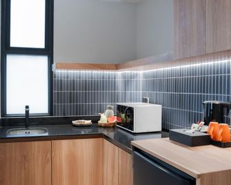 Lub d Bangkok Siam - New Look, Across from MBK & Skytrain Access - Bangkok - Kitchen