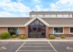 AmericInn by Wyndham Willmar - Willmar - Gebouw