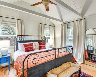 1 Mi to Beach Lake Rabun Home with Carriage House - Lakemont - Bedroom