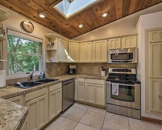 Lake Nagawicka Home - 2 Blocks to Boat Launch - Delafield - Кухня