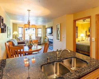 Newport Resort - Egg Harbor - Dining room