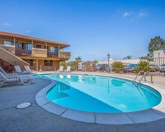 Rodeway Inn Santee San Diego East - Santee - Pool