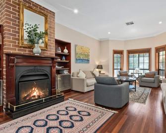 Coolabah House - Leura - Living room