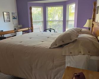 Beach House in a beautiful location! - Atlantic Beach - Bedroom