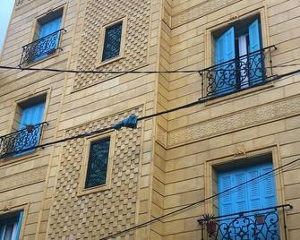 Studio with terrace 10 mn from airport and beach sablette beatch - Argel - Edificio