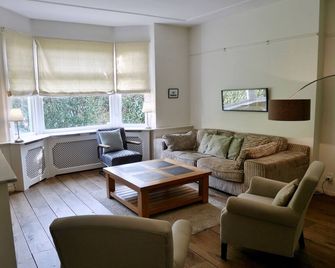 Stayci Serviced Apartments Royal Nassau - Haag - Olohuone