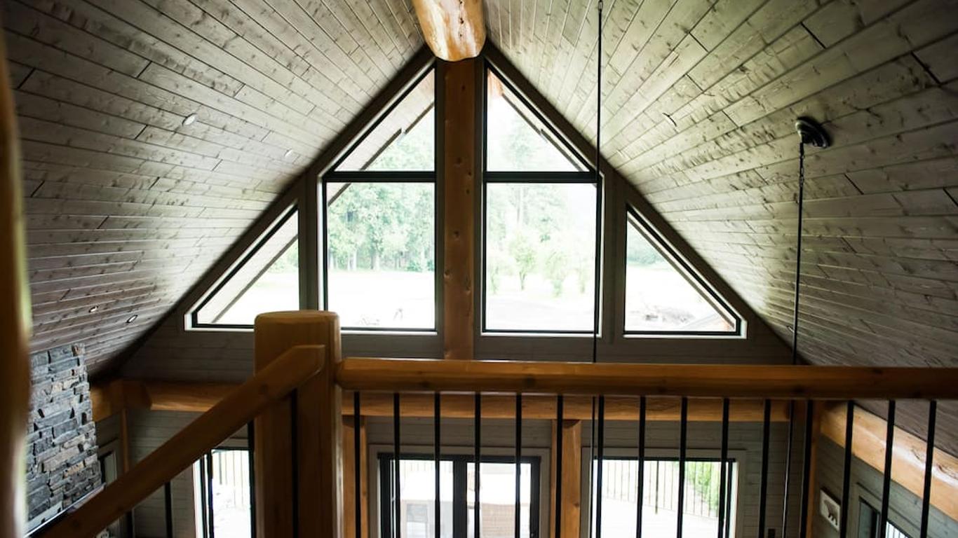 Rowenas Inn On The River