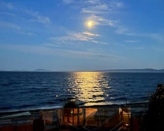 The Coastal Cottage - Direct Beach Access - Point Roberts