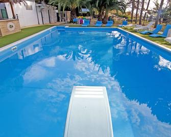 Il Corbezzolo - Ripatransone - Piscina