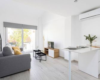 Apartamentos La Pelusa - Málaga - Olohuone