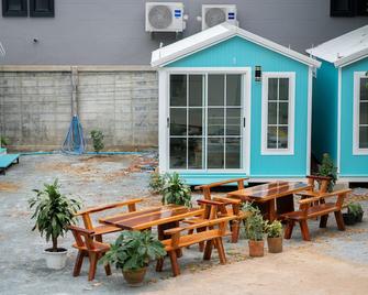 Urbannest Hostel - Pattaya - Uteplats