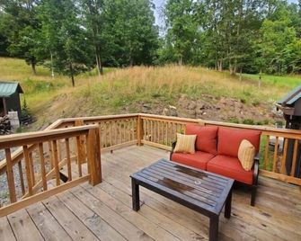 Second Creek Cabin - Rustic Mostly 20 Wooded Acres - Ronceverte - Balcony