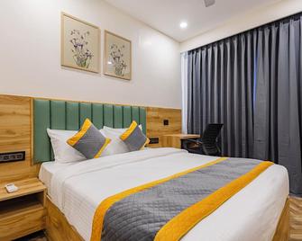 Lemonridge Hotels Kphb - Hyderabad - Bedroom