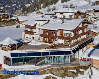 Hotel Burgstein - alpin & lifestyle - Längenfeld - Edificio