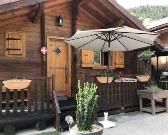 Stay in the heart of the northern alps - Le Bouchet-Mont-Charvin - Patio
