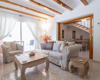 Spacious 3-bedroom villa with private pool in Benigembla, Spain. - Murla - Living room