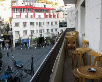 Cliff Hostel - עמאן - מרפסת
