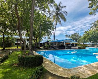 Coastal condo with sea views, balcony & resort amenities - El Roble - Piscina