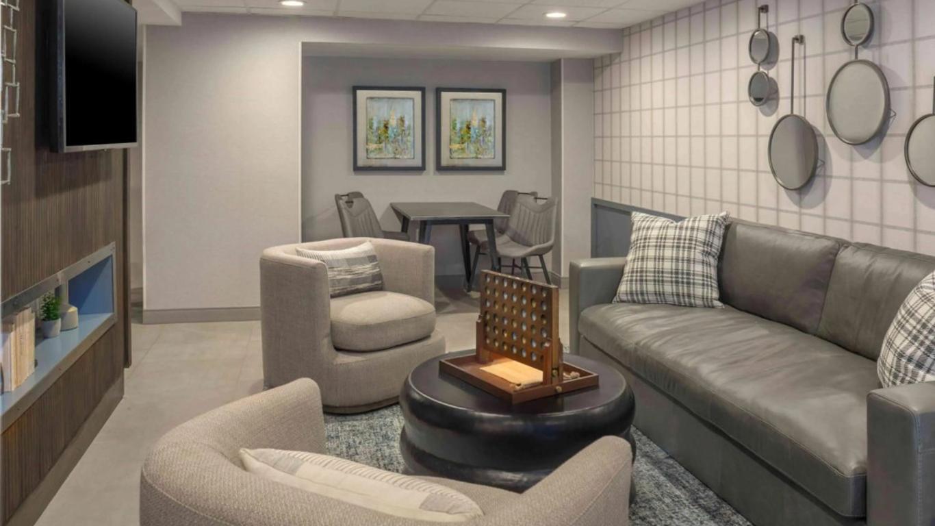Holiday Inn Express South Burlington - Downtown By IHG